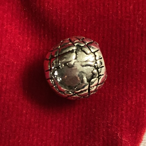 ๐ NWOT - World Globe Silvertone Slider Charm ๐ - Picture 3 of 5